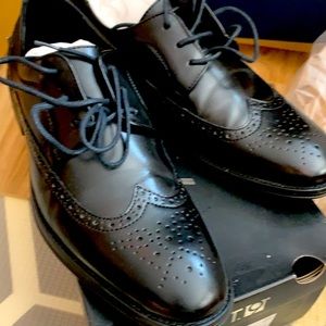 NEW, black leather Oxford shoes US 8